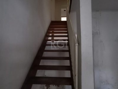 Sobrado à venda com 110m², 4 quartos, 1 suíte, 2 vagas no bairro Floresta em Porto Alegre - Foto 43