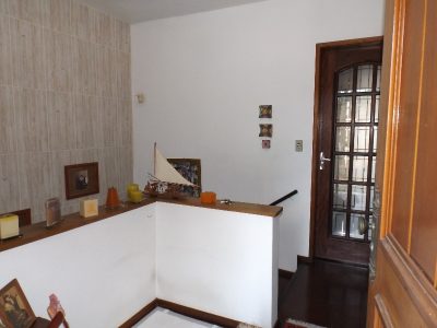 Casa à venda com 250m², 3 quartos, 3 suítes, 7 vagas no bairro Medianeira em Porto Alegre - Foto 3