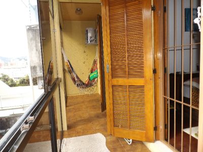 Casa à venda com 250m², 3 quartos, 3 suítes, 7 vagas no bairro Medianeira em Porto Alegre - Foto 14