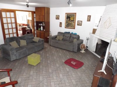 Casa à venda com 250m², 3 quartos, 3 suítes, 7 vagas no bairro Medianeira em Porto Alegre - Foto 2