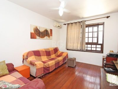 Casa à venda com 202m², 4 quartos, 1 suíte, 3 vagas no bairro Petrópolis em Porto Alegre - Foto 5