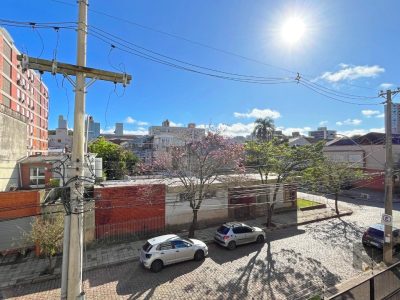 Apartamento à venda com 70m², 2 quartos, 1 suíte, 1 vaga no bairro Menino Deus em Porto Alegre - Foto 4