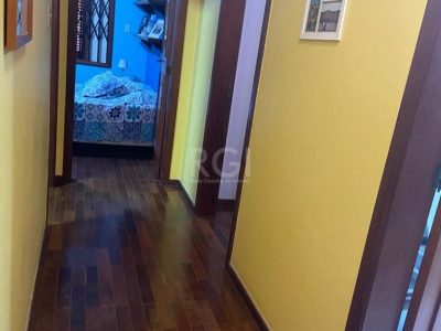 Casa à venda com 385m², 3 quartos, 1 suíte, 5 vagas no bairro Chácara das Pedras em Porto Alegre - Foto 7