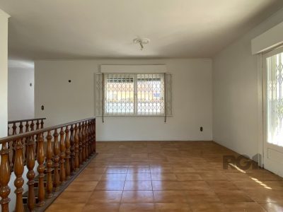 Casa à venda com 360m², 5 quartos, 1 suíte, 4 vagas no bairro Vila Ipiranga em Porto Alegre - Foto 2