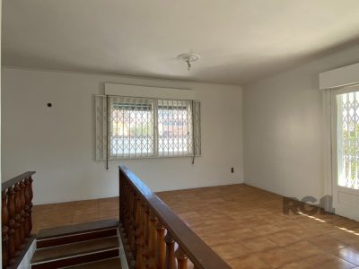 Casa à venda com 360m², 5 quartos, 1 suíte, 4 vagas no bairro Vila Ipiranga em Porto Alegre - Foto 3