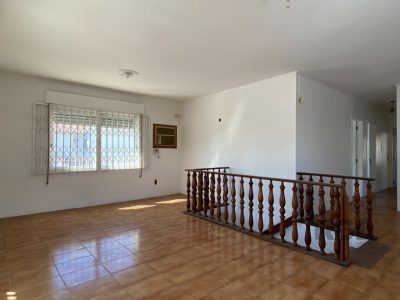 Casa à venda com 360m², 5 quartos, 1 suíte, 4 vagas no bairro Vila Ipiranga em Porto Alegre - Foto 4