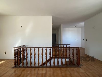 Casa à venda com 360m², 5 quartos, 1 suíte, 4 vagas no bairro Vila Ipiranga em Porto Alegre - Foto 5