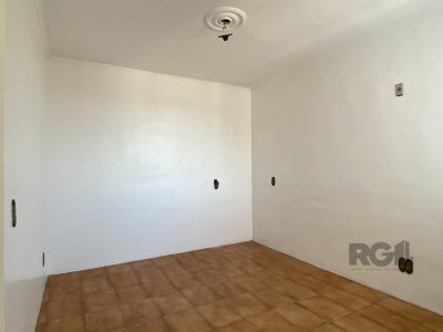 Casa à venda com 360m², 5 quartos, 1 suíte, 4 vagas no bairro Vila Ipiranga em Porto Alegre - Foto 8