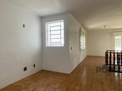 Casa à venda com 360m², 5 quartos, 1 suíte, 4 vagas no bairro Vila Ipiranga em Porto Alegre - Foto 9