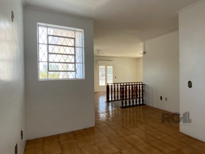 Casa à venda com 360m², 5 quartos, 1 suíte, 4 vagas no bairro Vila Ipiranga em Porto Alegre - Foto 10