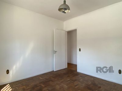 Casa à venda com 360m², 5 quartos, 1 suíte, 4 vagas no bairro Vila Ipiranga em Porto Alegre - Foto 21