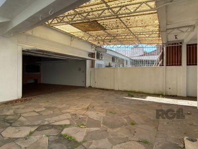 Casa à venda com 360m², 5 quartos, 1 suíte, 4 vagas no bairro Vila Ipiranga em Porto Alegre - Foto 33