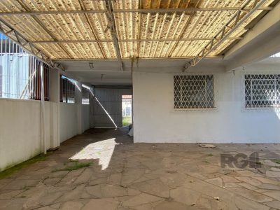 Casa à venda com 360m², 5 quartos, 1 suíte, 4 vagas no bairro Vila Ipiranga em Porto Alegre - Foto 37