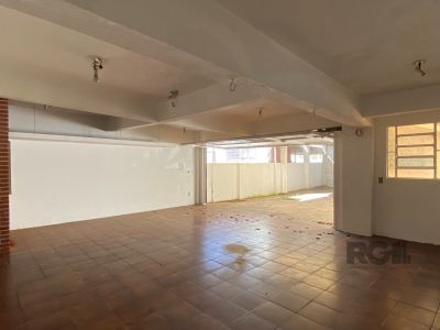 Casa à venda com 360m², 5 quartos, 1 suíte, 4 vagas no bairro Vila Ipiranga em Porto Alegre - Foto 43