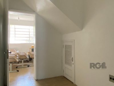 Casa à venda com 360m², 5 quartos, 1 suíte, 4 vagas no bairro Vila Ipiranga em Porto Alegre - Foto 85