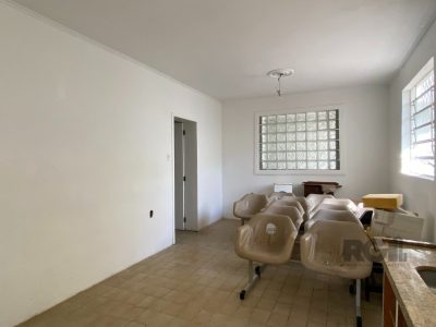 Casa à venda com 360m², 5 quartos, 1 suíte, 4 vagas no bairro Vila Ipiranga em Porto Alegre - Foto 88