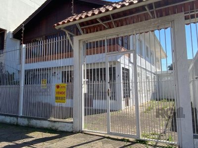 Casa à venda com 360m², 5 quartos, 1 suíte, 4 vagas no bairro Vila Ipiranga em Porto Alegre - Foto 94