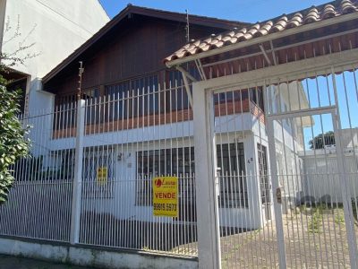 Casa à venda com 360m², 5 quartos, 1 suíte, 4 vagas no bairro Vila Ipiranga em Porto Alegre - Foto 95