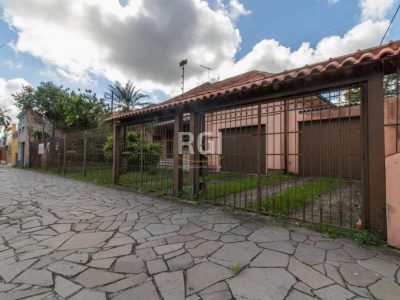 Casa à venda com 400m², 4 quartos, 1 suíte, 3 vagas no bairro Partenon em Porto Alegre - Foto 4