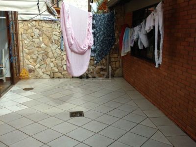 Casa à venda com 118m², 3 quartos, 1 suíte, 2 vagas no bairro Cristal em Porto Alegre - Foto 16