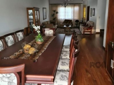 Casa à venda com 326m², 5 quartos, 2 suítes no bairro Jardim Itu em Porto Alegre - Foto 5