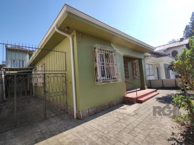 Casa à venda com 164m², 4 quartos, 3 vagas no bairro São João em Porto Alegre - Foto 2