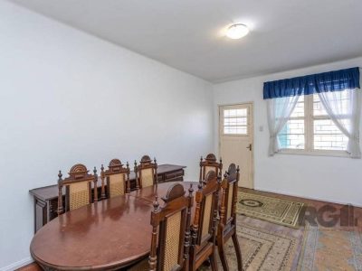 Casa à venda com 165m², 4 quartos, 2 vagas no bairro Medianeira em Porto Alegre - Foto 32