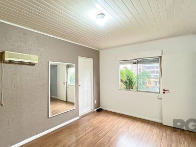 Casa à venda com 325m², 3 quartos, 1 suíte, 5 vagas no bairro Santa Tereza em Porto Alegre - Foto 29