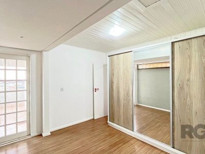 Casa à venda com 325m², 3 quartos, 1 suíte, 5 vagas no bairro Santa Tereza em Porto Alegre - Foto 30