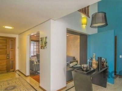 Casa à venda com 412m², 4 quartos, 2 suítes, 3 vagas no bairro Medianeira em Porto Alegre - Foto 9