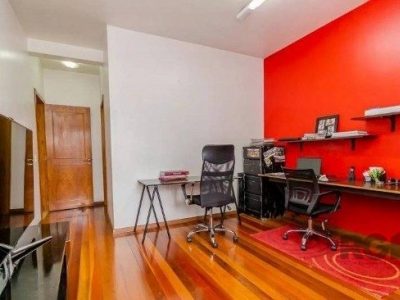 Casa à venda com 412m², 4 quartos, 2 suítes, 3 vagas no bairro Medianeira em Porto Alegre - Foto 19