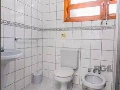 Casa à venda com 412m², 4 quartos, 2 suítes, 3 vagas no bairro Medianeira em Porto Alegre - Foto 46