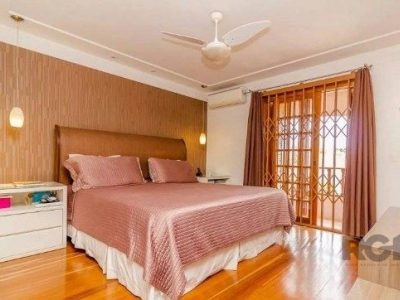 Casa à venda com 412m², 4 quartos, 2 suítes, 3 vagas no bairro Medianeira em Porto Alegre - Foto 29