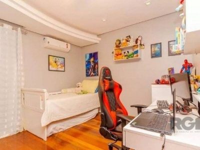 Casa à venda com 412m², 4 quartos, 2 suítes, 3 vagas no bairro Medianeira em Porto Alegre - Foto 26