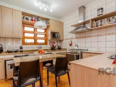 Casa à venda com 412m², 4 quartos, 2 suítes, 3 vagas no bairro Medianeira em Porto Alegre - Foto 14