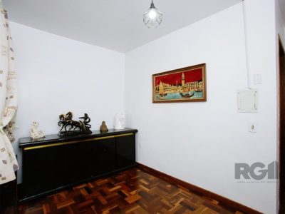 Casa à venda com 230m², 3 quartos, 1 suíte, 2 vagas no bairro Petrópolis em Porto Alegre - Foto 17