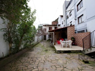 Casa à venda com 230m², 3 quartos, 1 suíte, 2 vagas no bairro Petrópolis em Porto Alegre - Foto 30