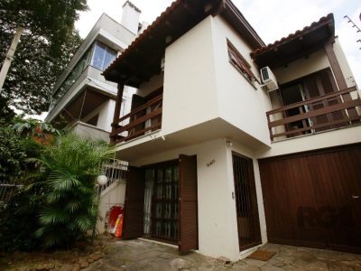 Casa à venda com 230m², 3 quartos, 1 suíte, 2 vagas no bairro Petrópolis em Porto Alegre - Foto 33