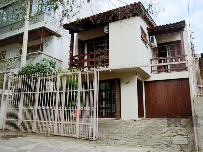 Casa à venda com 230m², 3 quartos, 1 suíte, 2 vagas no bairro Petrópolis em Porto Alegre - Foto 34