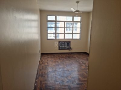 Apartamento à venda com 75m², 3 quartos, 1 vaga no bairro Medianeira em Porto Alegre - Foto 2