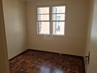 Apartamento à venda com 75m², 3 quartos, 1 vaga no bairro Medianeira em Porto Alegre - Foto 5