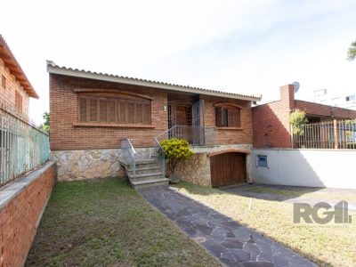 Casa à venda com 250m², 3 quartos, 1 suíte, 3 vagas no bairro Medianeira em Porto Alegre - Foto 3