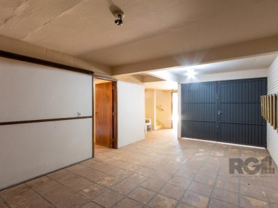 Casa à venda com 250m², 3 quartos, 1 suíte, 3 vagas no bairro Medianeira em Porto Alegre - Foto 36