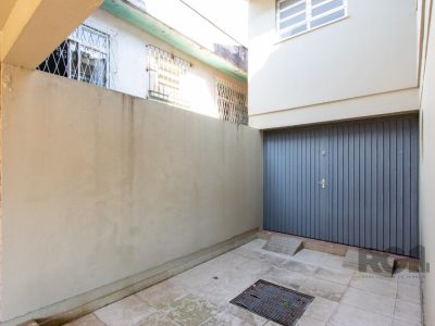 Casa à venda com 250m², 3 quartos, 1 suíte, 3 vagas no bairro Medianeira em Porto Alegre - Foto 43