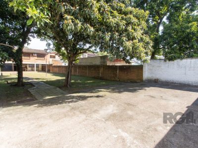 Casa à venda com 250m², 3 quartos, 1 suíte, 3 vagas no bairro Medianeira em Porto Alegre - Foto 45