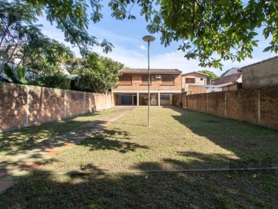 Casa à venda com 250m², 3 quartos, 1 suíte, 3 vagas no bairro Medianeira em Porto Alegre - Foto 47