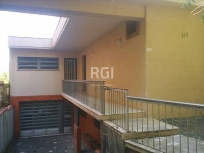 Casa à venda com 250m², 3 quartos, 2 vagas no bairro Petrópolis em Porto Alegre - Foto 3