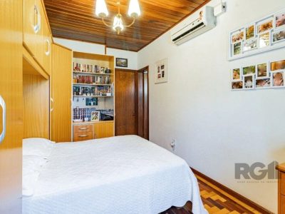 Casa à venda com 190m², 4 quartos, 3 suítes, 3 vagas no bairro Partenon em Porto Alegre - Foto 5