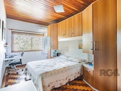 Casa à venda com 190m², 4 quartos, 3 suítes, 3 vagas no bairro Partenon em Porto Alegre - Foto 9