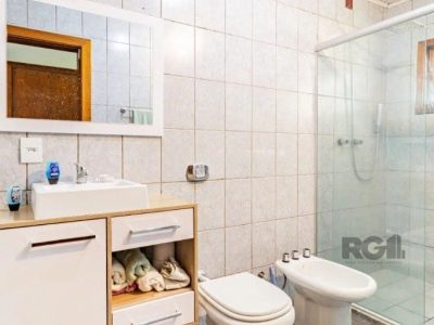 Casa à venda com 190m², 4 quartos, 3 suítes, 3 vagas no bairro Partenon em Porto Alegre - Foto 11